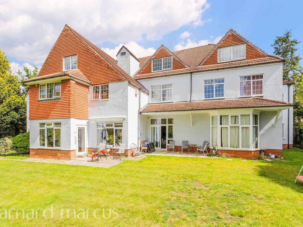 1 bed flat for sale in Burgh Heath Road, Epsom KT17, £260,000 Zoopla