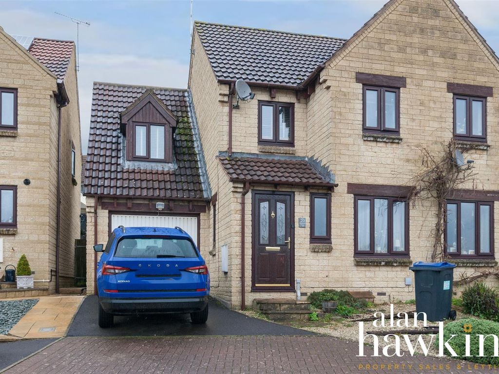 4 bed semidetached house for sale in Roebuck Close, Royal Wootton