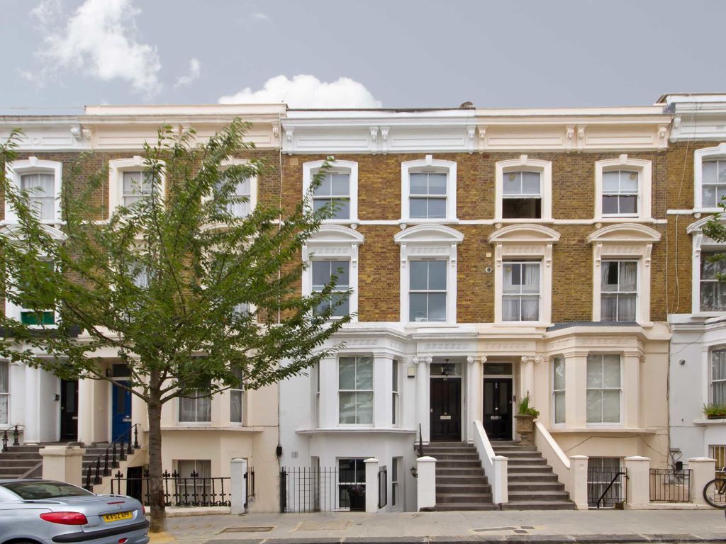 2 bed flat to rent in Chesterton Road, London W10 Zoopla