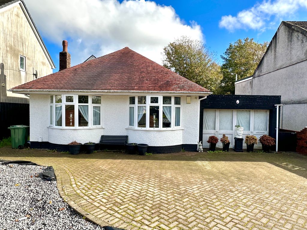 3 bed detached bungalow for sale in Mynydd Newydd Road, Penlan, Swansea