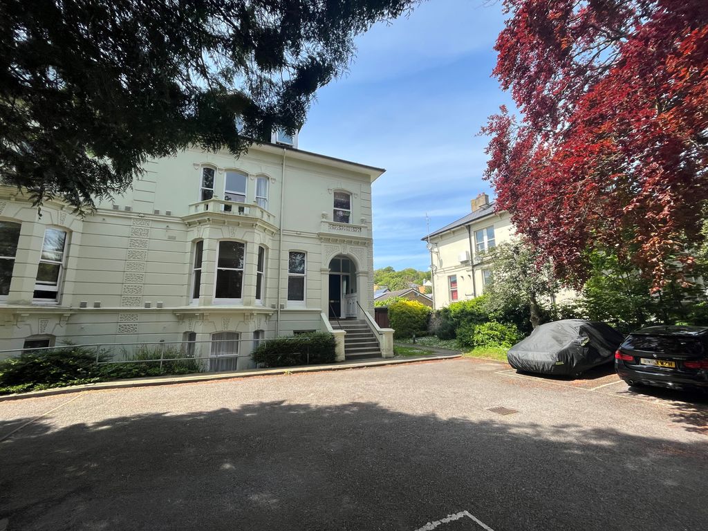 1 bed flat to rent in Carlton House, 239241 Preston Road, Brighton BN1