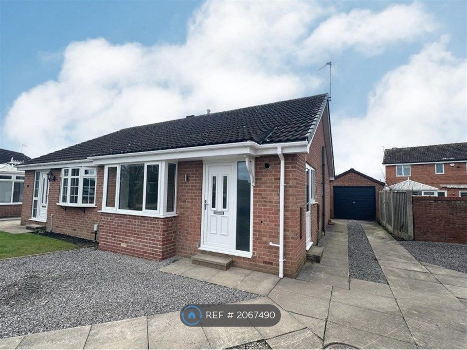 2 bed bungalow to rent in Leighton Croft, York YO30, £1,150 pcm Zoopla