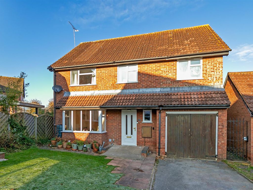 5 bed detached house for sale in Pollicott Close, Sandridge, St.Albans