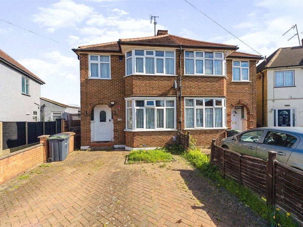 3 Bed Semi Detached House For Sale In Willow Way Luton Bedfordshire