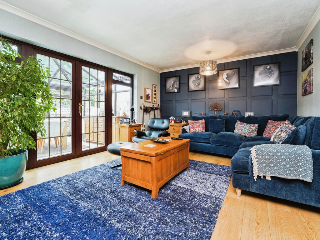 3 bed terraced house for sale in Kilbury Drive, Worcester