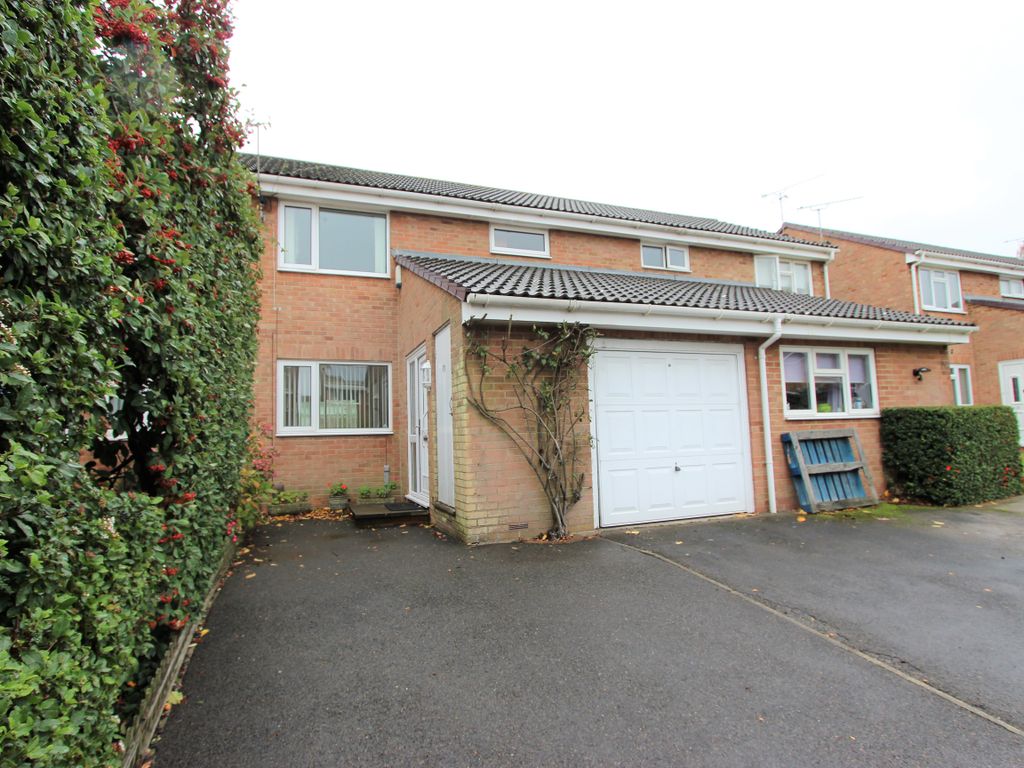 3 bed terraced house to rent in Middleton Close, Rainham, Gillingham