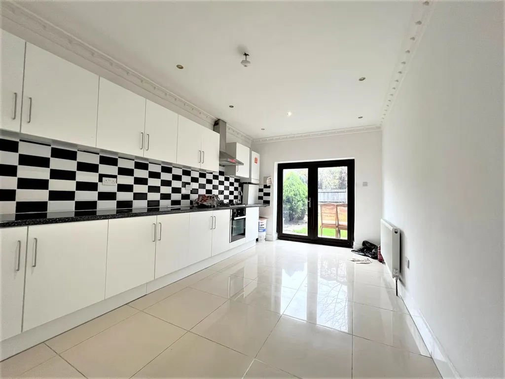 5 bed terraced house for sale in Penshurst Road, Thornton Heath CR7