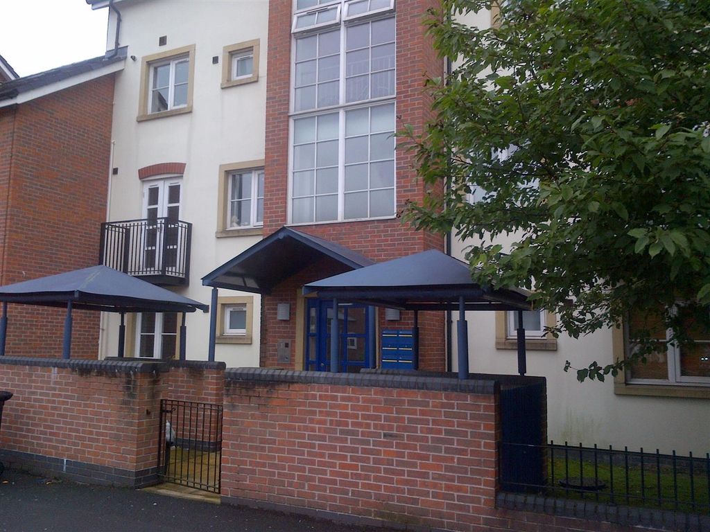 3 bed flat to rent in 47 The Alexandra, Alexandra Road South, Whalley