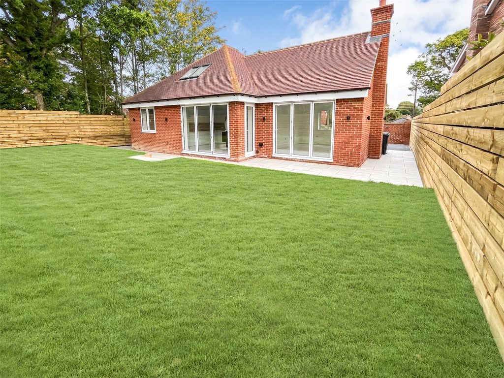 3 bed detached house for sale in Coldharbour Road, Upper Dicker BN27, £