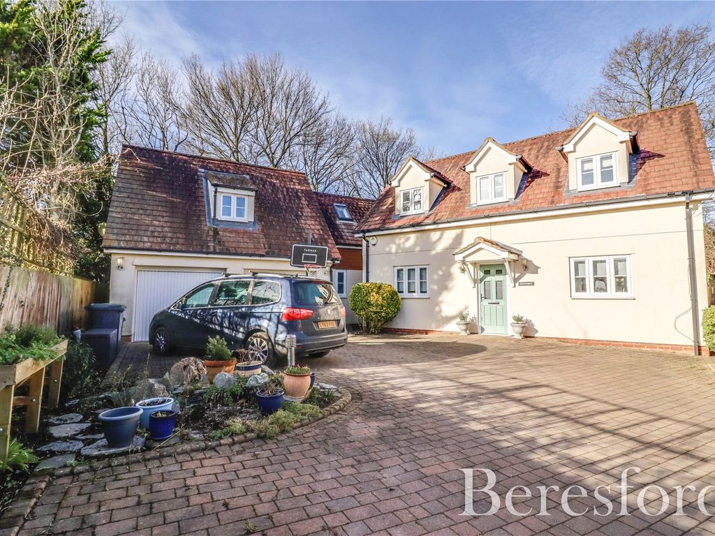 5 bed detached house for sale in London Road, Great Notley CM77, £