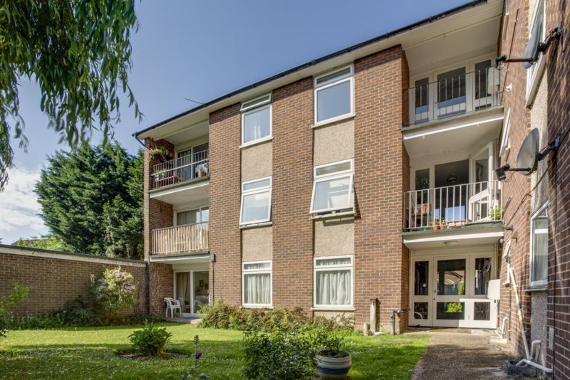 2 bed flat for sale in Cressington Place, Bourne End SL8 Zoopla