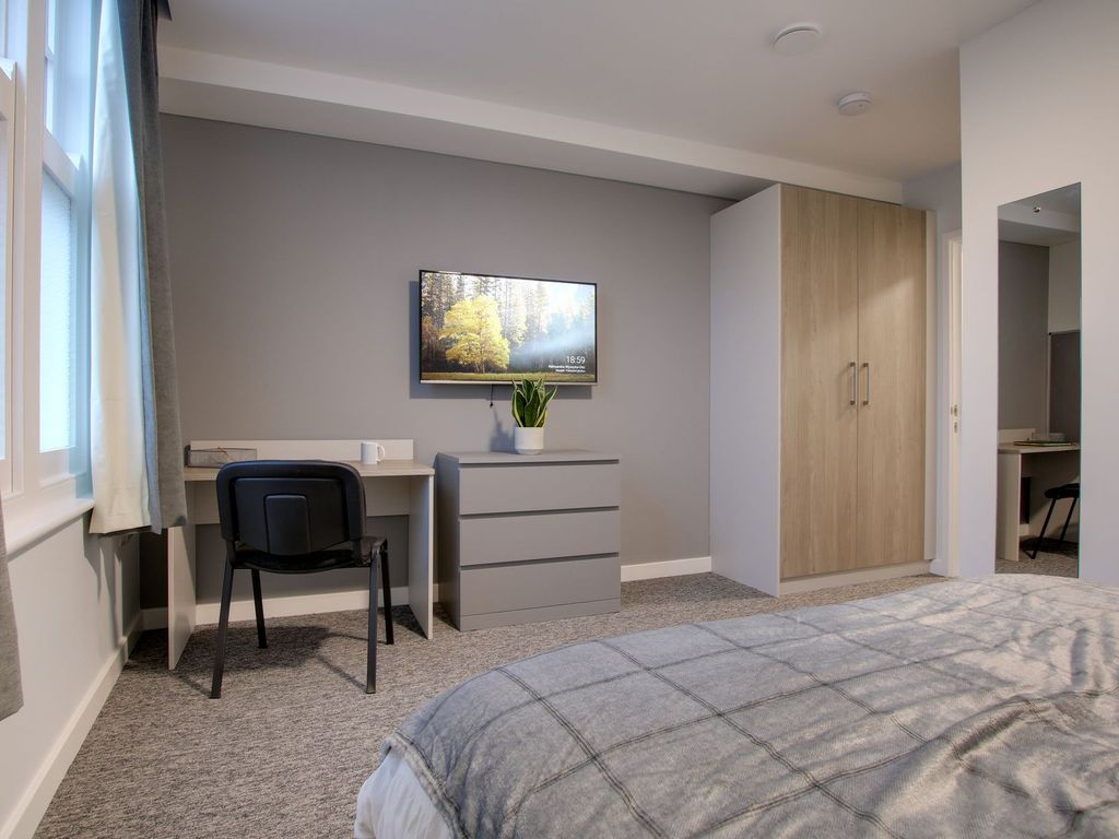 2 bed flat to rent in Fleetwood Road, Leicester LE2, £1,440 pcm Zoopla