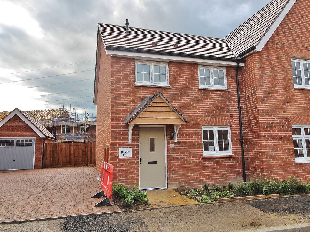 2 bed semidetached house for sale in Evelyn Close, Waterlooville PO7