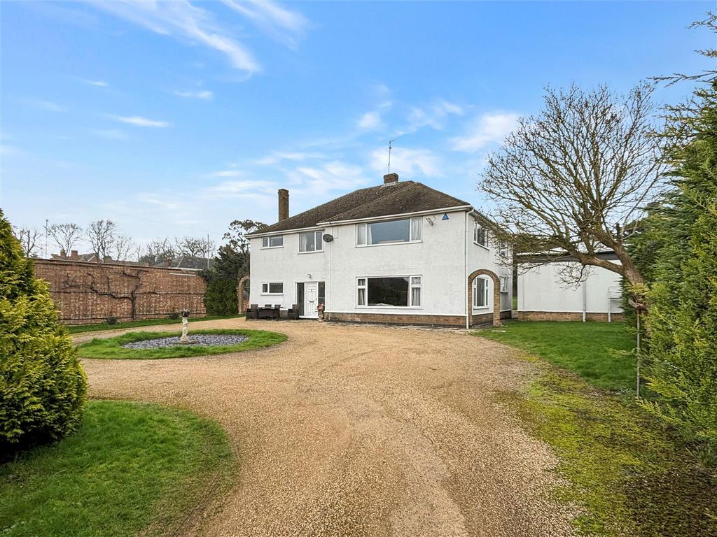 4 bed detached house for sale in Hayway, Rushden NN10, £725,000 Zoopla