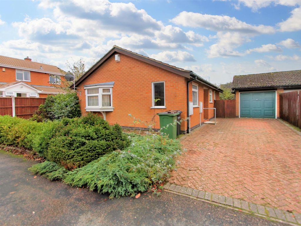 2 bed detached bungalow for sale in Beaufort Way, Oadby, Leicester LE2
