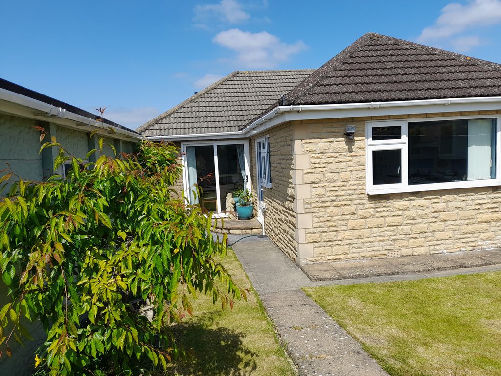 3 bed bungalow for sale in Avonmead, Swindon SN25 Zoopla