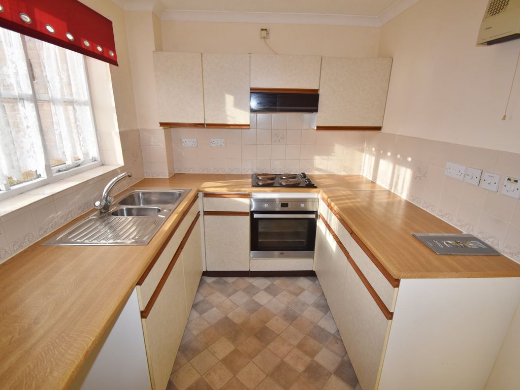 2 bed flat to rent in Crabtree Close, Laira, Plymouth PL3, £775 pcm