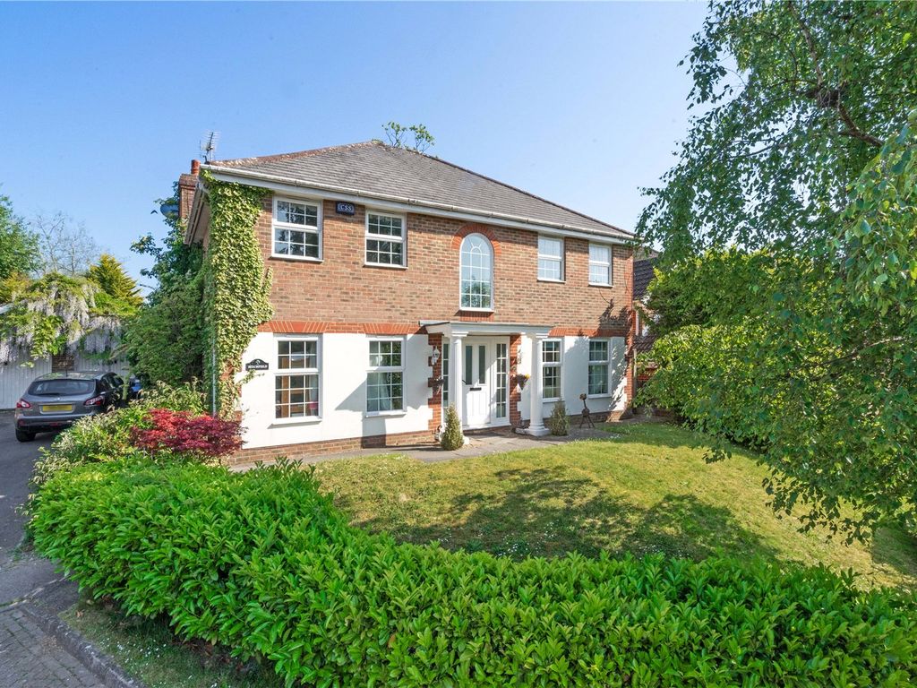 5 bed detached house for sale in Pellings Rise, Crowborough, East