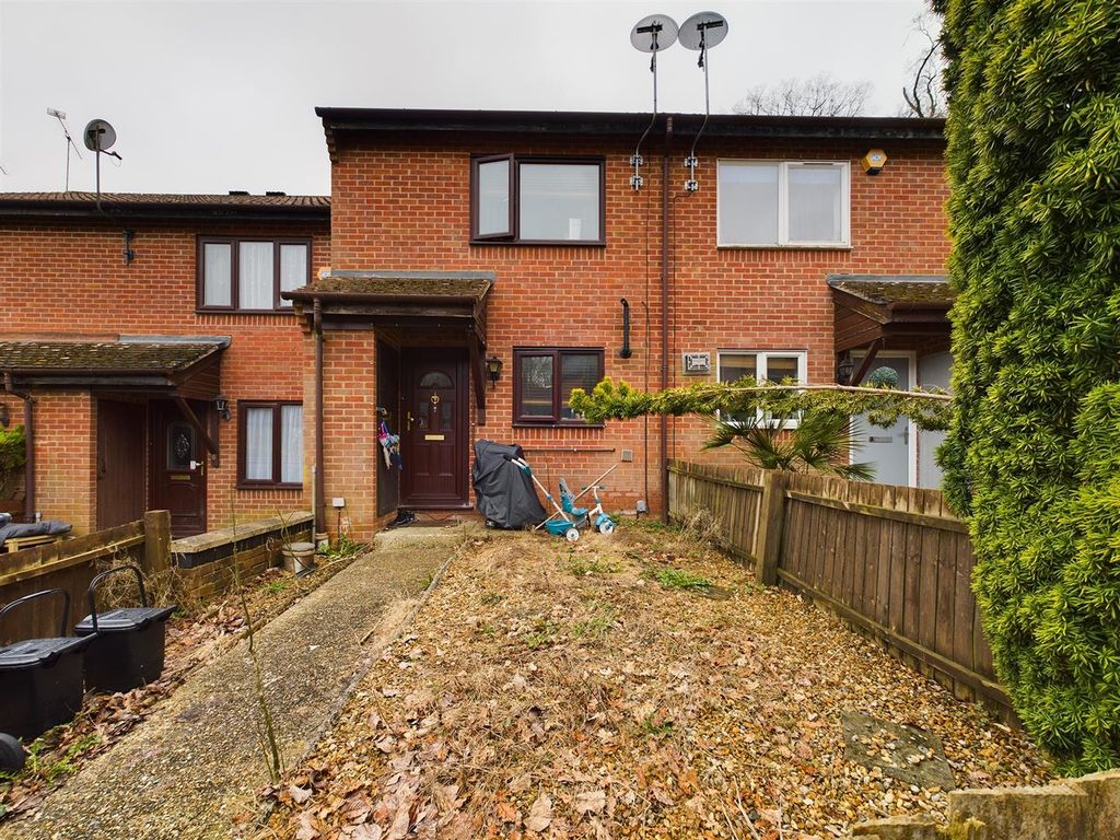 2 bed terraced house for sale in Stour Close, Tilehurst, Reading RG30