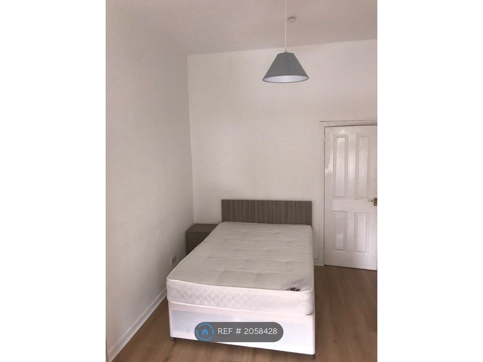 3 bed flat to rent in Dumbarton Road, Glasgow G11, £1,950 pcm Zoopla