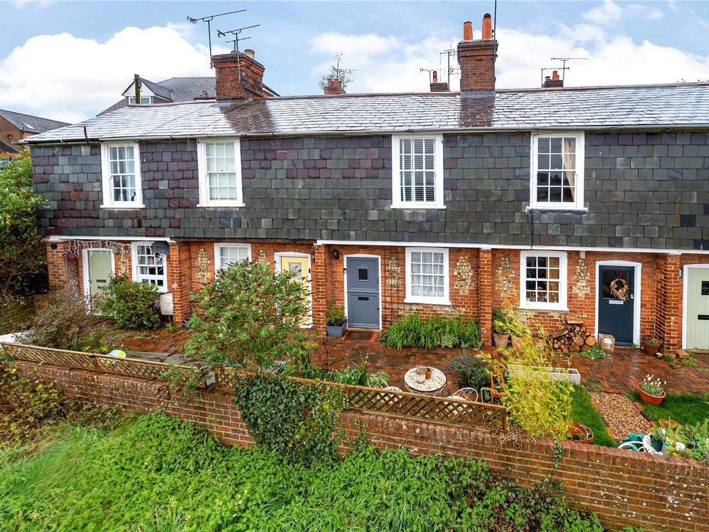 2 bed detached house for sale in Mead Lane, Farnham GU9, £350,000 Zoopla