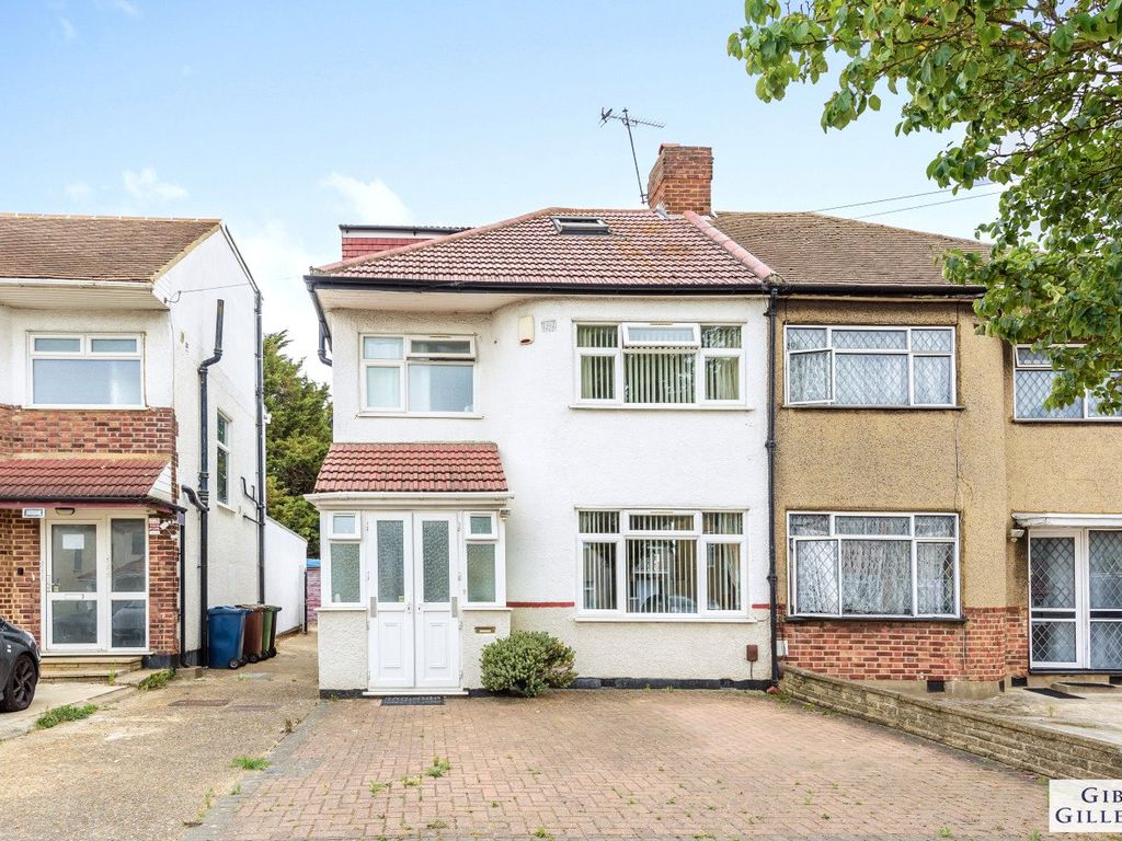 3 bed semidetached house for sale in Warwick Avenue, Harrow, Middlesex