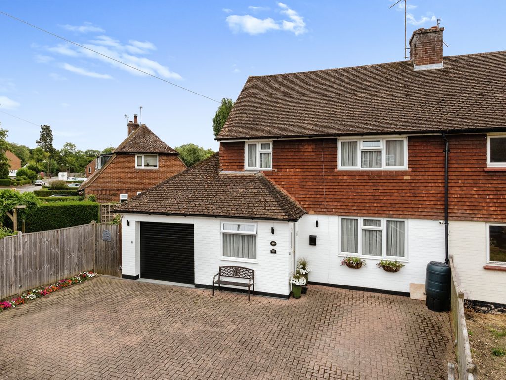 3 bed semidetached house for sale in Church Green, Staplehurst