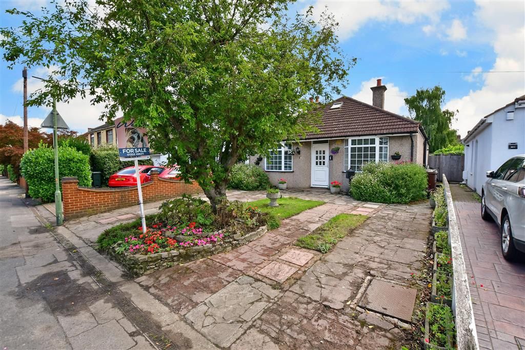 3 bed detached bungalow for sale in Pilgrims Way, Dartford, Kent DA1