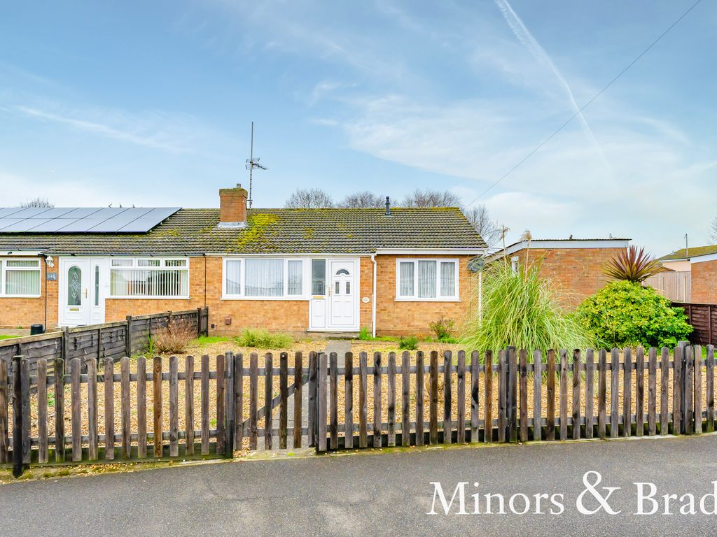 2 bed semidetached bungalow for sale in Lloyds Avenue, Kessingland