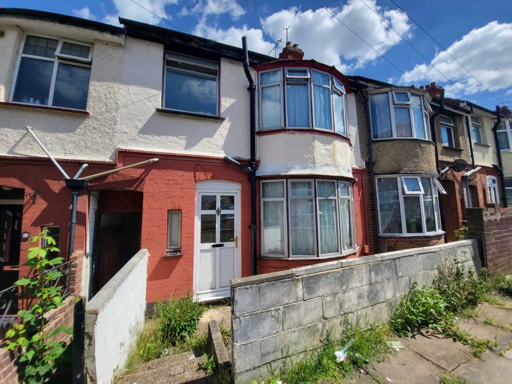 3 bed terraced house for sale in Harcourt Street, Luton LU1 Zoopla