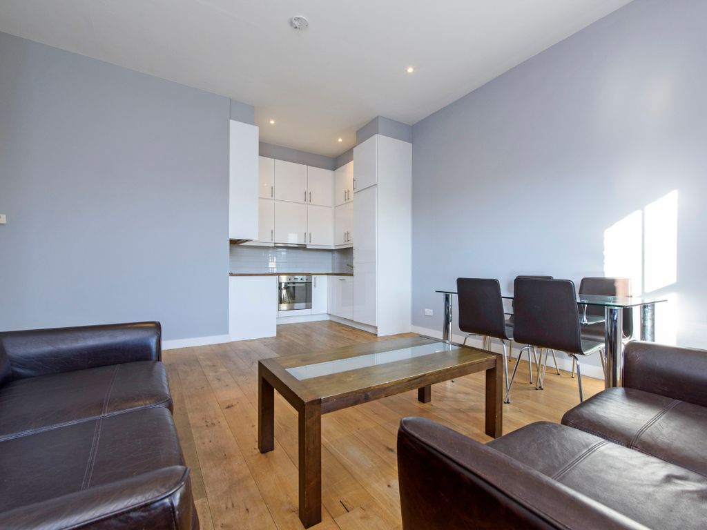 1 bed flat to rent in Clapham Park Road, Clapham SW4, £1,950 pcm Zoopla