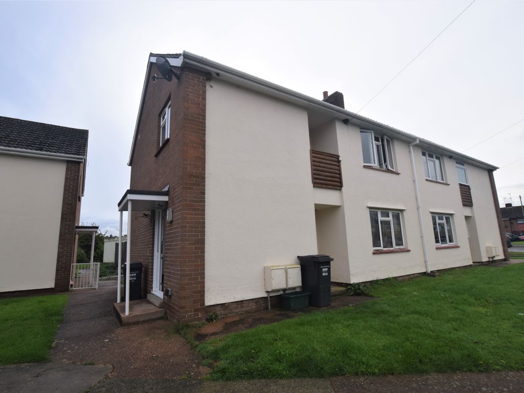 2 bed flat to rent in Farrant Close, Hull, Taunton TA1, £895