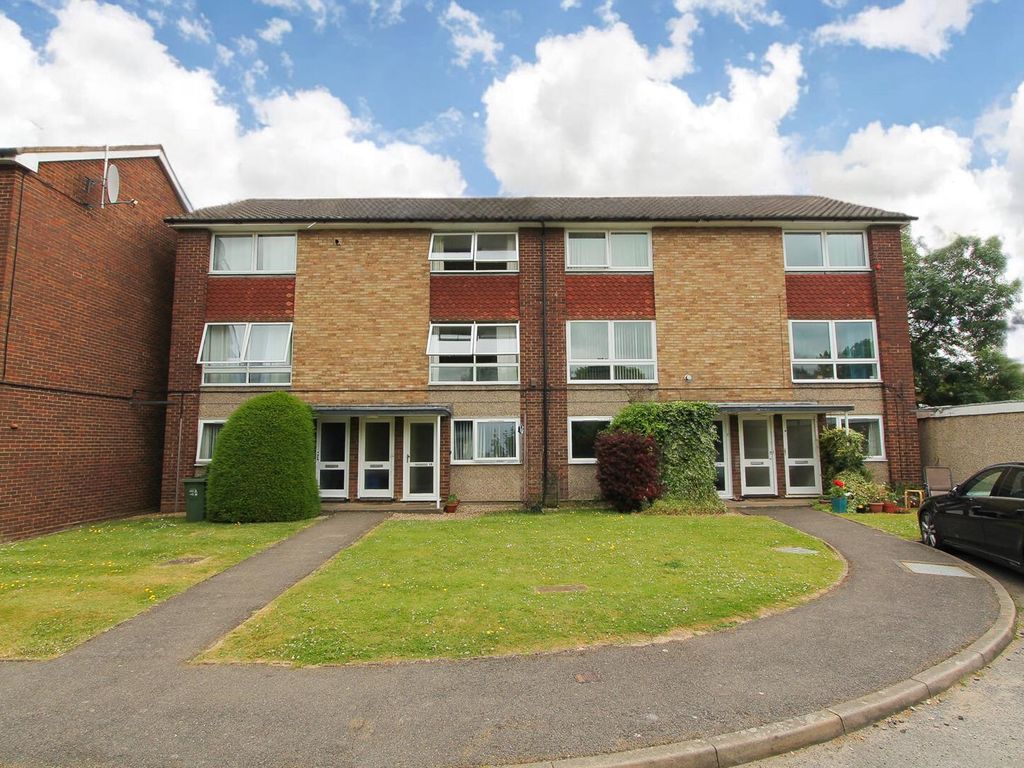 2 bed maisonette for sale in Banbury Court, Grange Road, Sutton SM2, £ ...