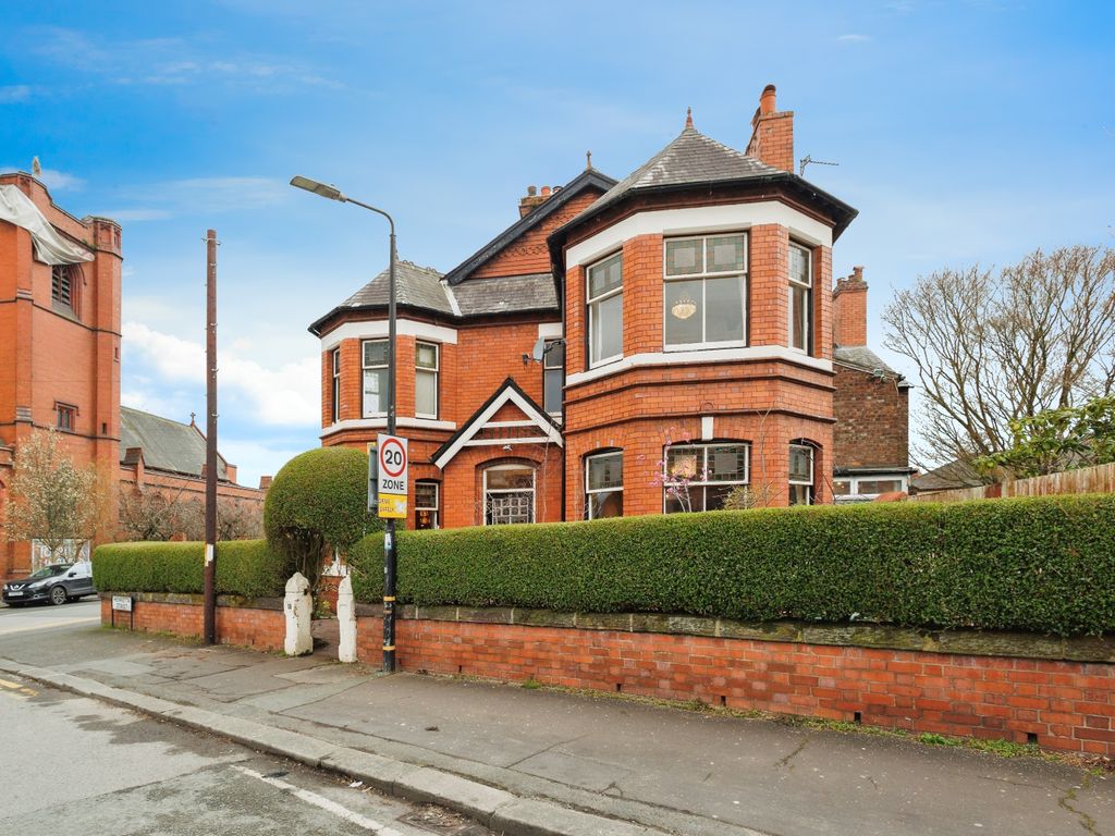 4 bed end terrace house for sale in Henrietta Street, Manchester M16, £