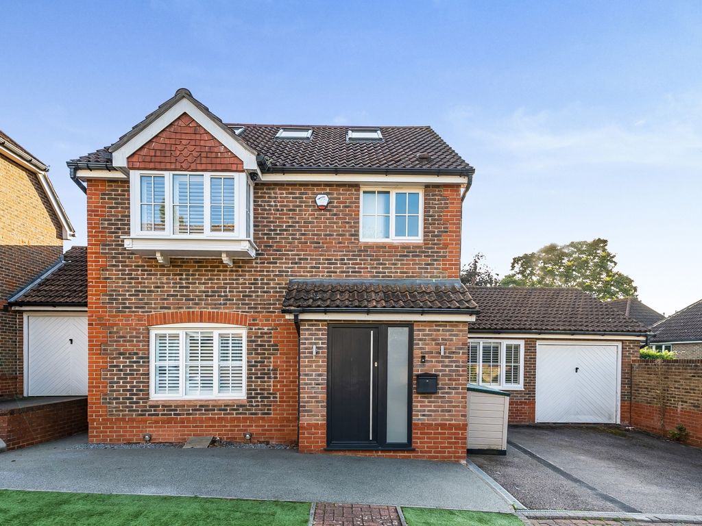 3 bed detached house for sale in Trenear Close, Farnborough, Orpington