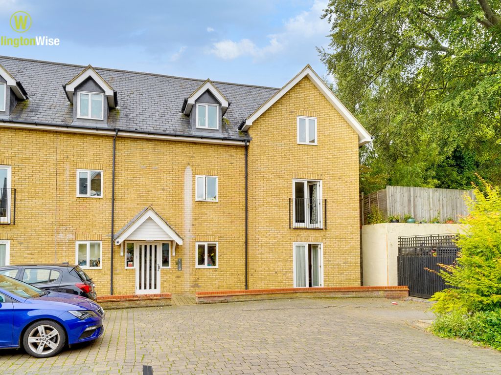 2 bed flat for sale in Kneesworth Street, Royston SG8, £260,000 Zoopla