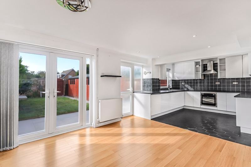 4 bed semidetached house to rent in Close, Shoeburyness