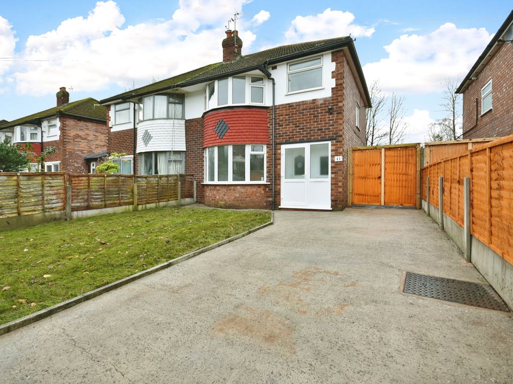3 bed semidetached house for sale in Buckingham Road, Manchester