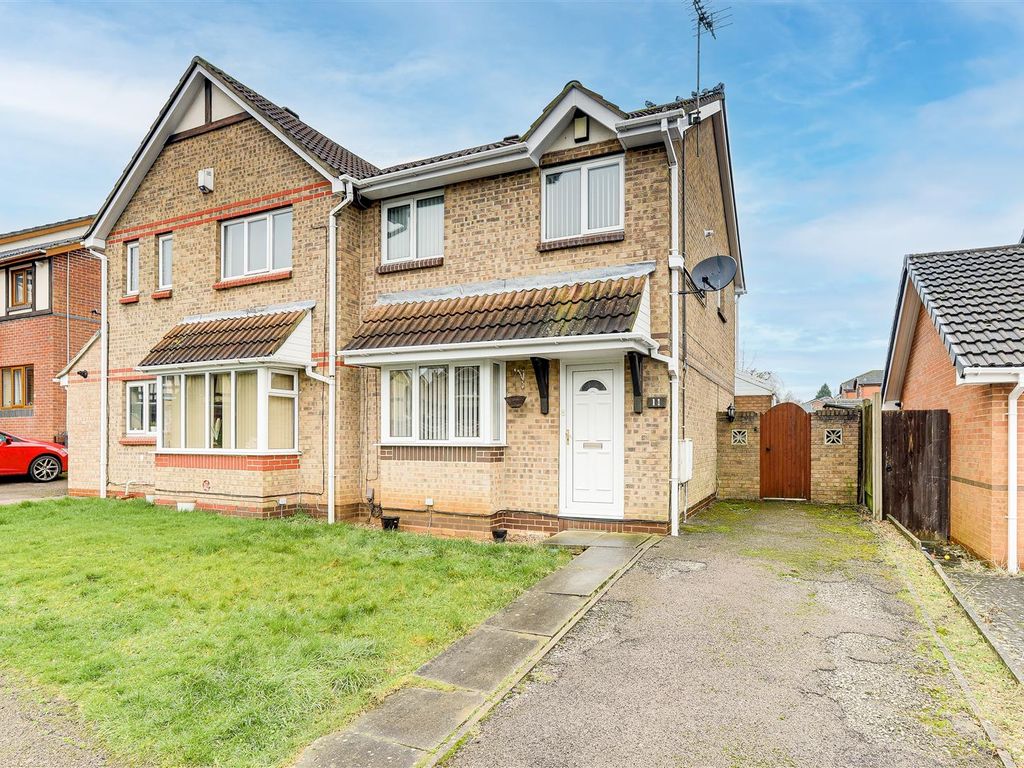 3 bed semidetached house for sale in Dalebrook Crescent, Hucknall