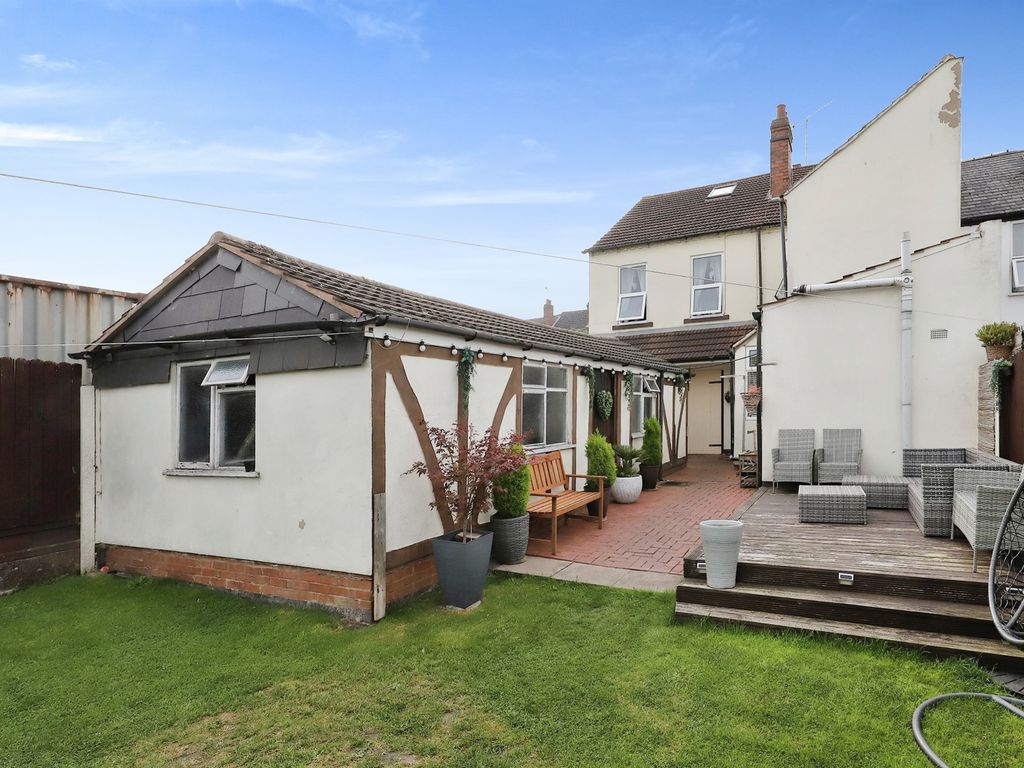 5 bed end terrace house for sale in Milton Road, Fallings Park/ New