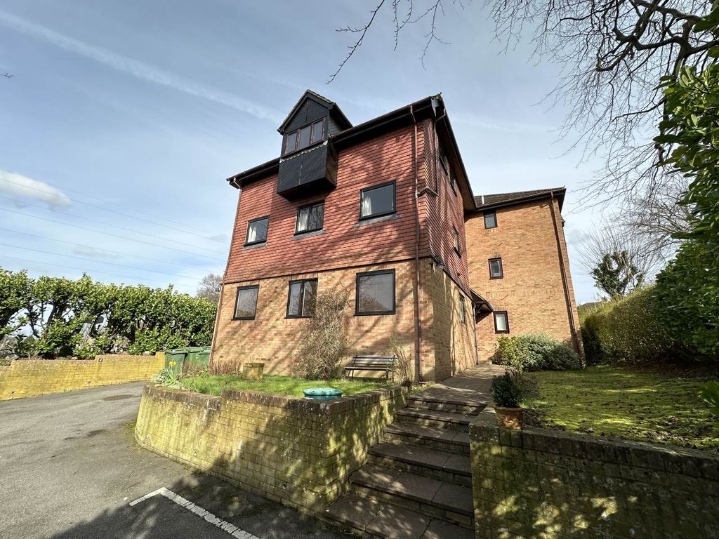 1 bed flat for sale in Glendale Court, Sandhurst Road, Tunbridge Wells