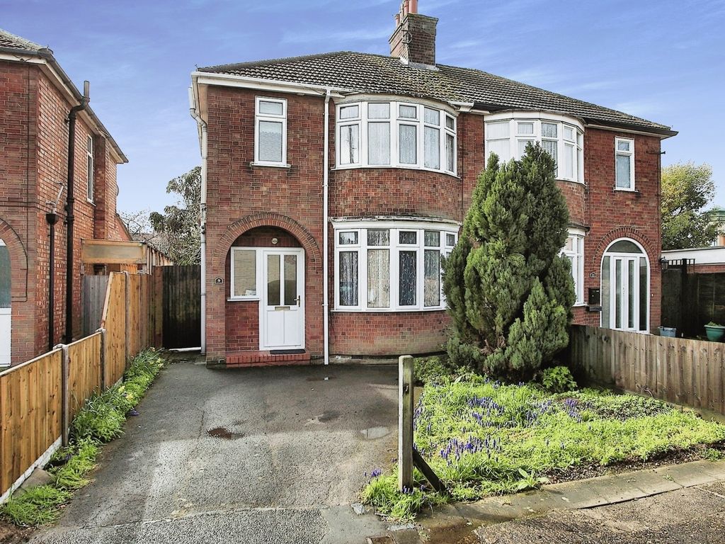 3 bed semidetached house for sale in Dogsthorpe Grove, Peterborough