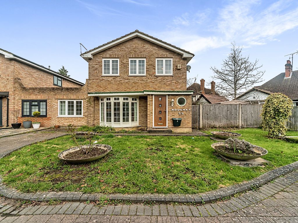 4 bed linkdetached house for sale in Upper Brighton Road, Surbiton KT6