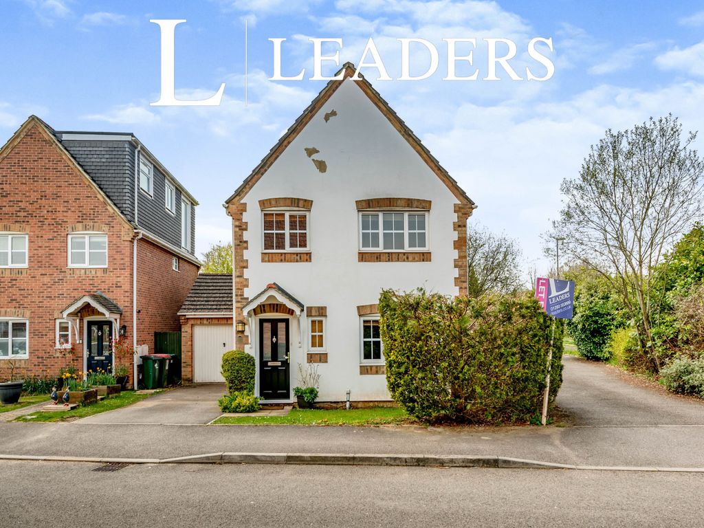 3 bed detached house to rent in Wantage Close, Maidenbower, Crawley