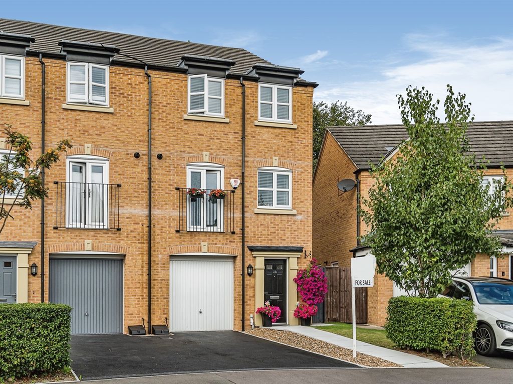 3 bed town house for sale in Bhullar Way, Oldbury B69, £299,950 Zoopla