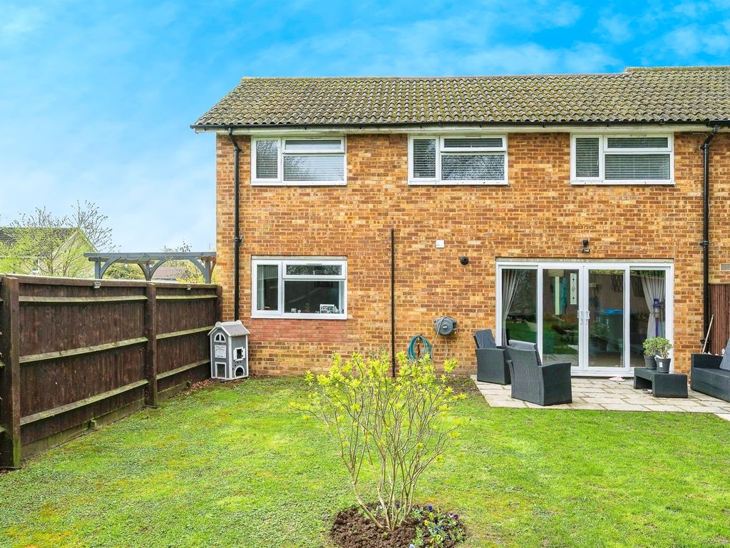 2 bed for sale in Pudding Lane, Hemel Hempstead HP1, £