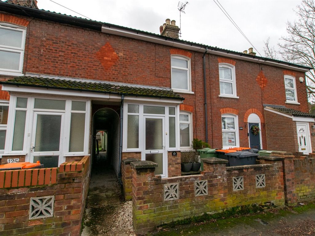 2 bed terraced house for sale in Victoria Street, Dunstable