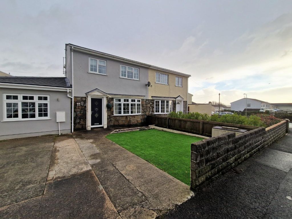 3 bed semidetached house for sale in Eleanor Close, Pencoed, Bridgend