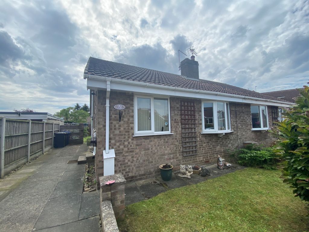 2 bed semidetached bungalow for sale in St. Marys Avenue, Hemingbrough