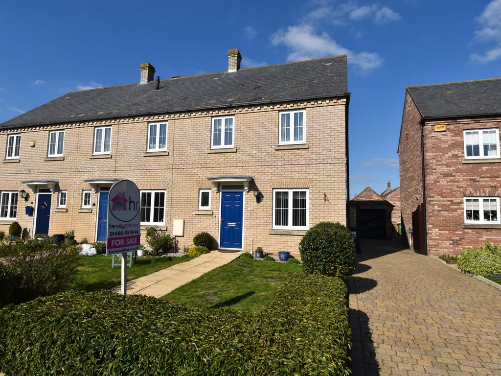 3 bed end terrace house for sale in Church Leys, Fenstanton, Huntingdon